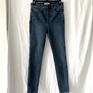 Madewell 10” High-Rise Skinny Jean, button fly and frayed hem. Size 27
